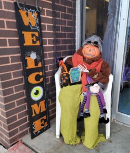 scarecrow decorating contest